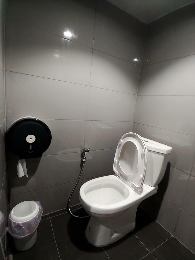 Met A Space Pod @ Asoke Banguecoque Exterior foto