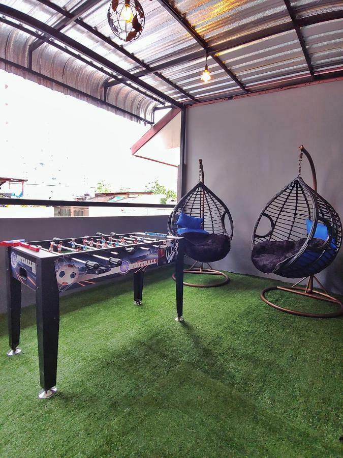 Met A Space Pod @ Asoke Banguecoque Exterior foto