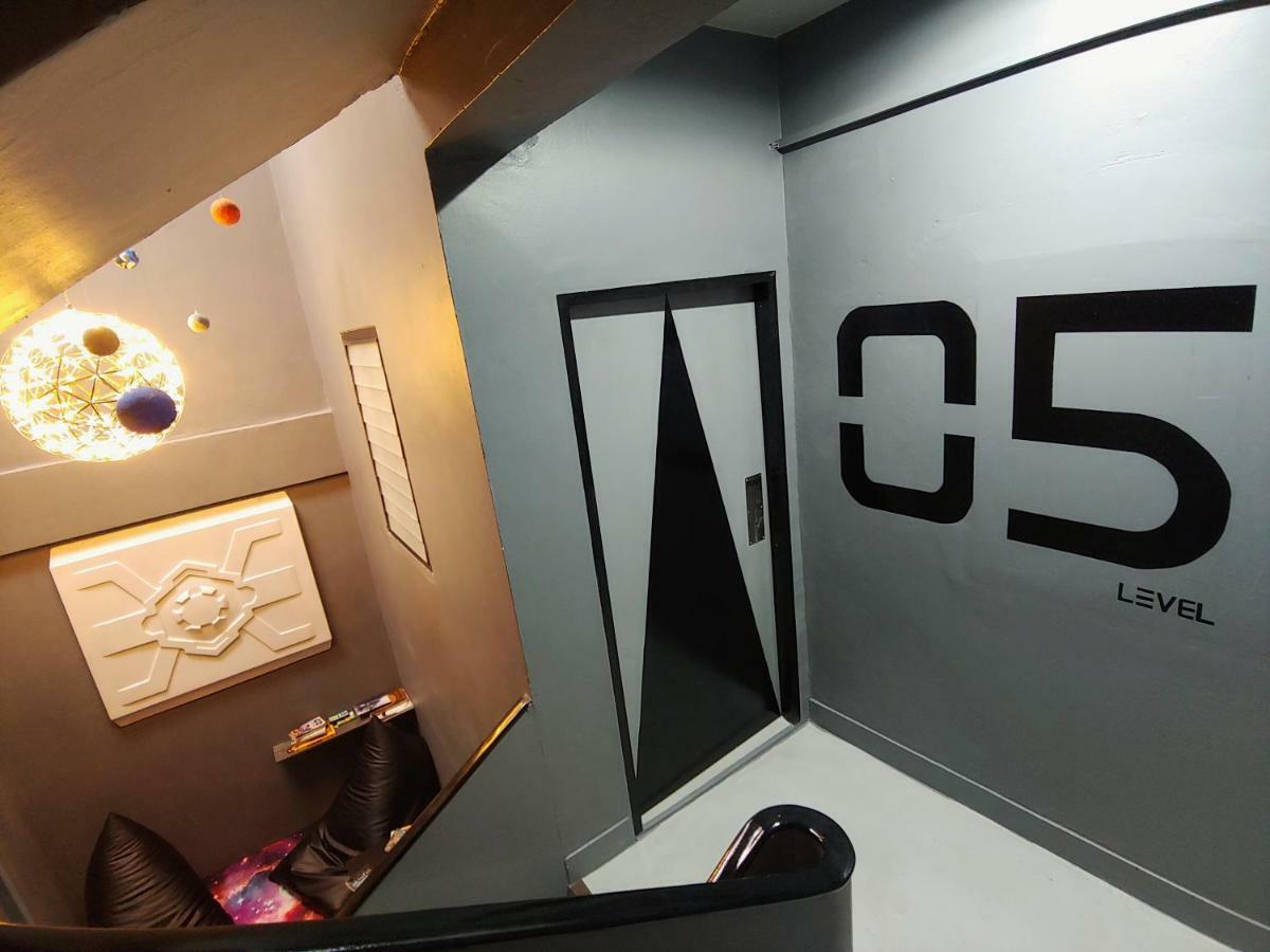 Met A Space Pod @ Asoke Banguecoque Exterior foto