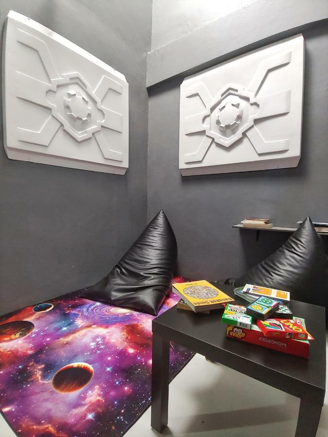 Met A Space Pod @ Asoke Banguecoque Exterior foto