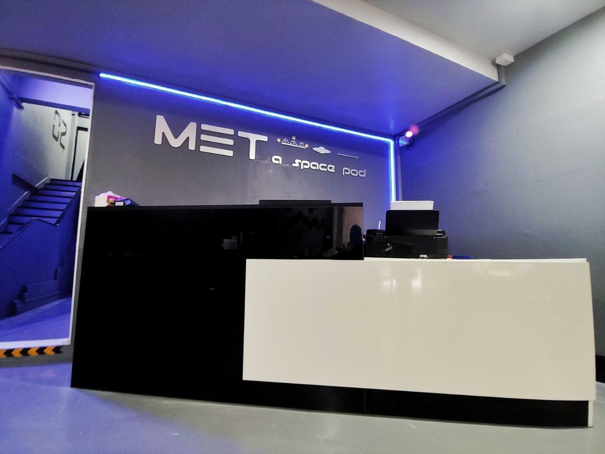 Met A Space Pod @ Asoke Banguecoque Exterior foto